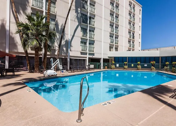 Hotel Doubletree By Hilton Midtown 3*