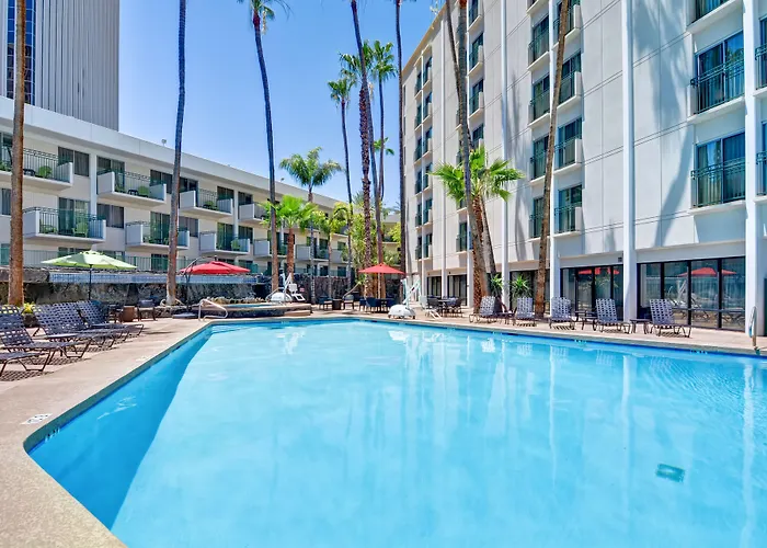 Hotel Doubletree By Hilton Midtown 3*