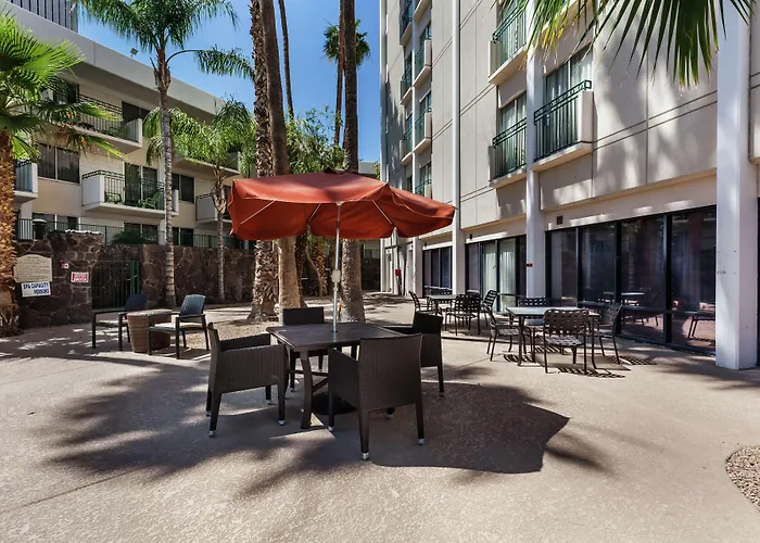 Hotel Doubletree By Hilton Midtown 3*